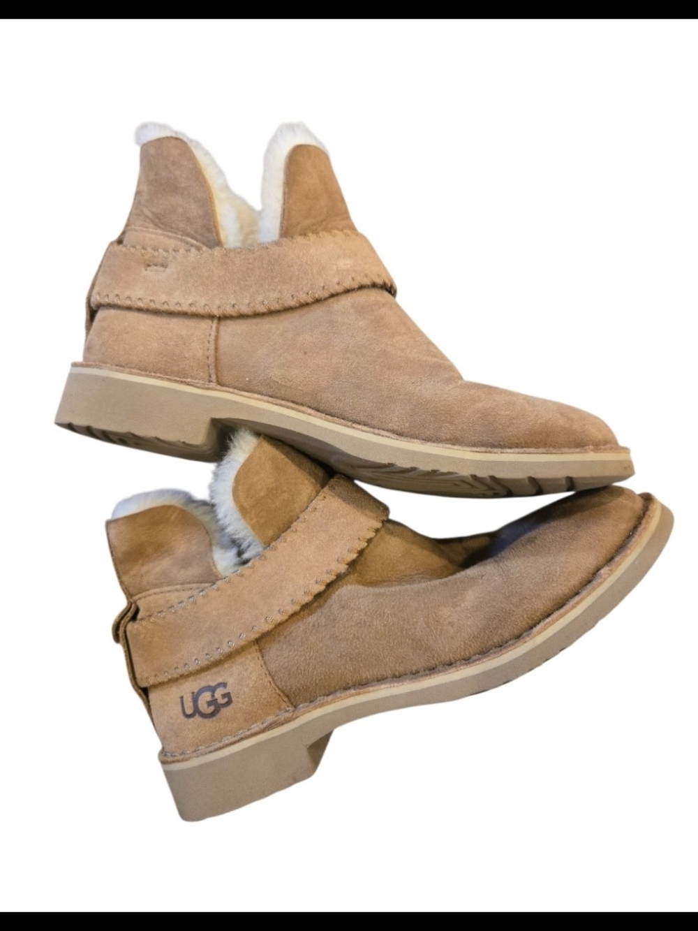 UGG Women's McKay ankle boots in the chestnut color Size 6